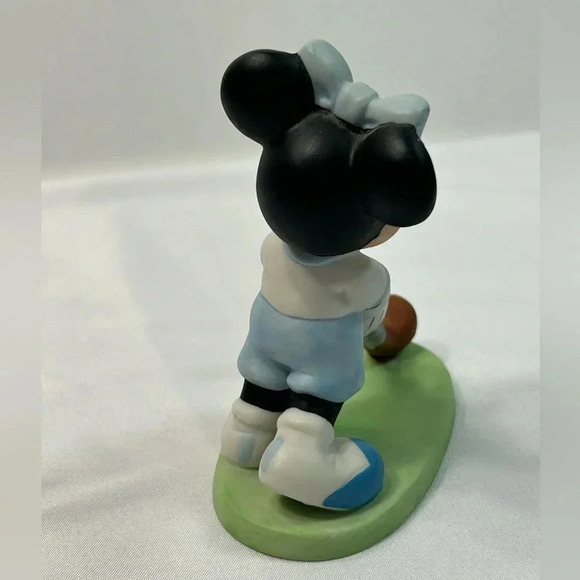 Walt Disney World Sri Lanka Minnie Mouse - Golfing  Porcelain Figurine. - Picture 3 of 11